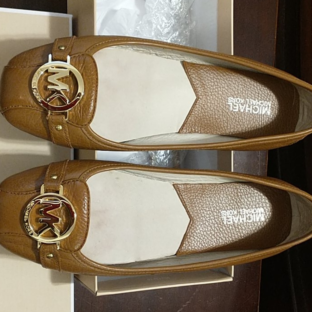 Shoes - Picture 3 of 4